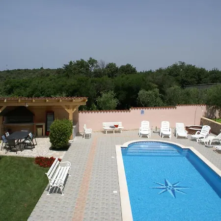 Lovely With Swimming Pool In * Banjole